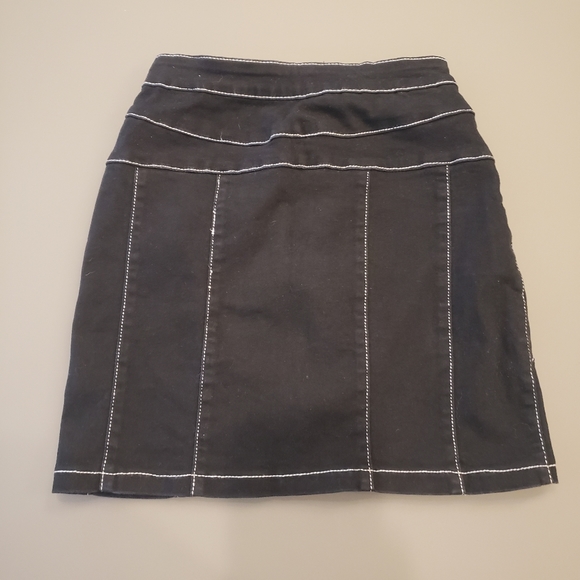 Superdown mini skirt XS black with stitch details - Picture 3 of 3